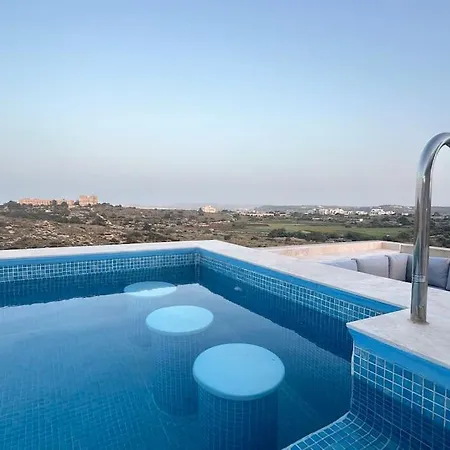 Penthouse In With Private Pool & Large Terraces * Mellieħa