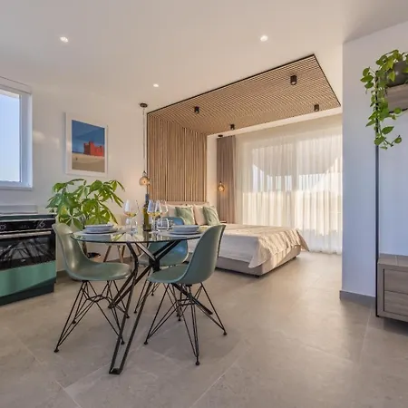 Penthouse In With Private Pool & Large Terraces Appartamento *