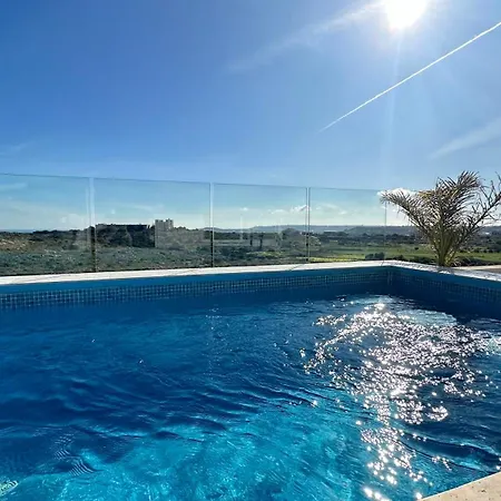 Penthouse In With Private Pool & Large Terraces Mellieħa