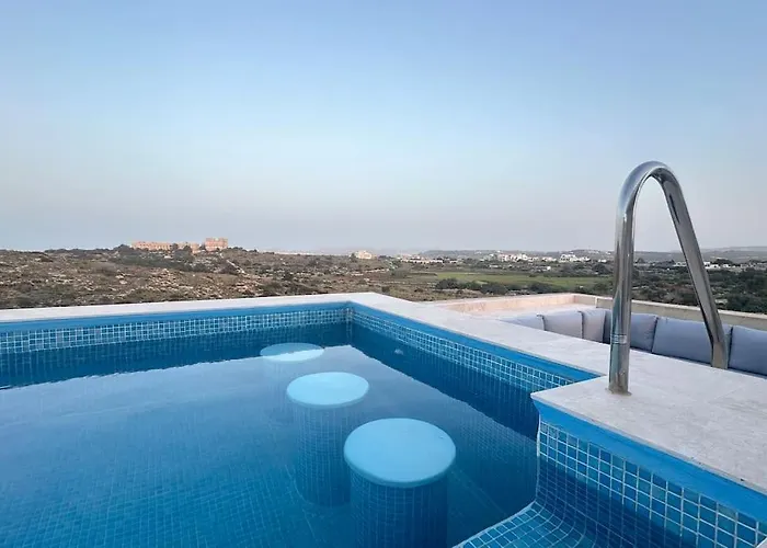 Penthouse In With Private Pool & Large Terraces * Mellieħa