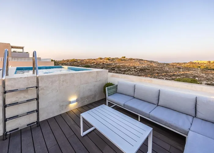 Penthouse In With Private Pool & Large Terraces Mellieħa