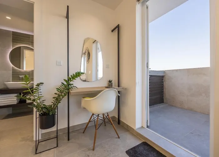 Penthouse In With Private Pool & Large Terraces *