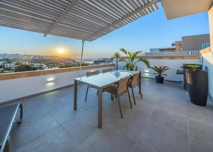 Penthouse In With Private Pool & Large Terraces Mellieħa