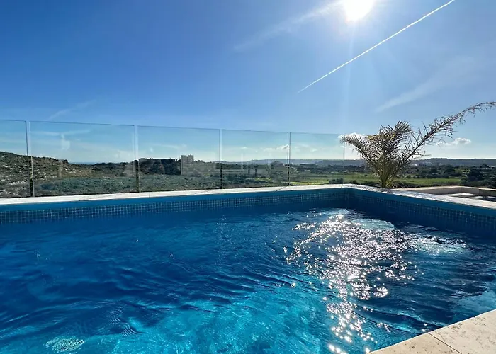 Penthouse In With Private Pool & Large Terraces Mellieħa